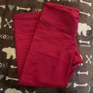 Lululemon maroon cropped
